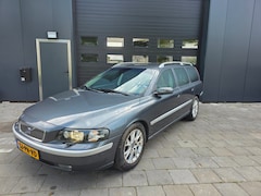 Volvo V70 - 2.5 T Geartronic Comfort Line | Trekhaak | Automaat | Cruise | Clima