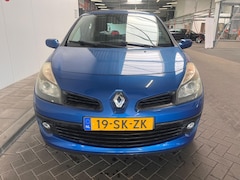 Renault Clio - 1.4-16V Dynamique Luxe (MET NIEUWE APK )