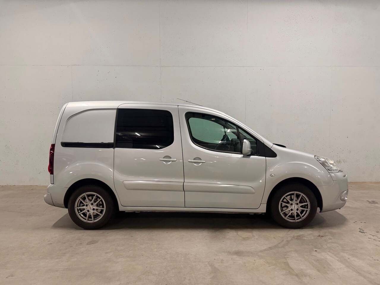 Citroën Berlingo - 1.6 e-HDI Automaat BTW 21% Airco Cruise - AutoWereld.nl