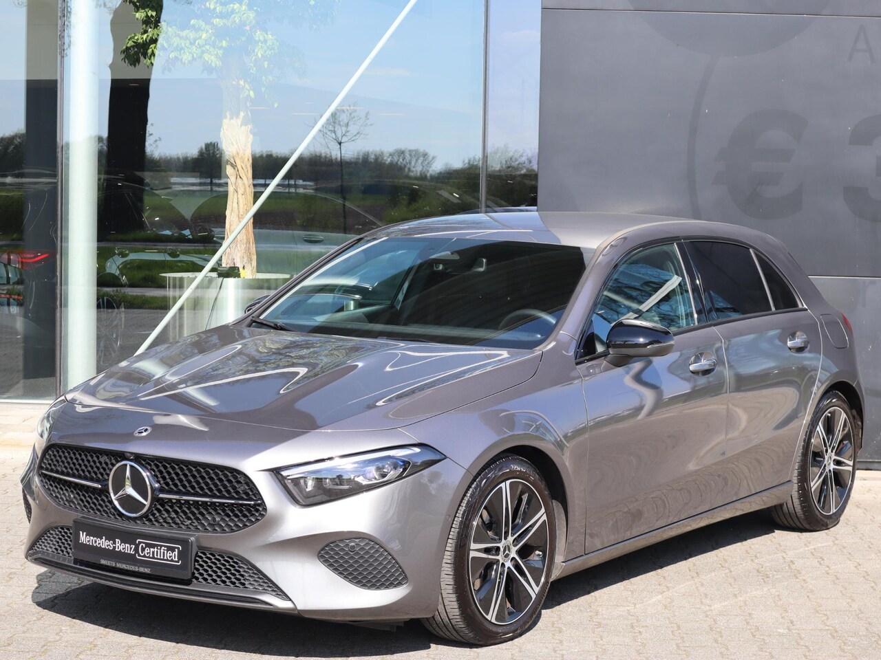 Mercedes-Benz A-klasse - 180 Star Edition Luxury Line l Keyless l Achteruitrij camera l Stoelverwarming l Memory - AutoWereld.nl