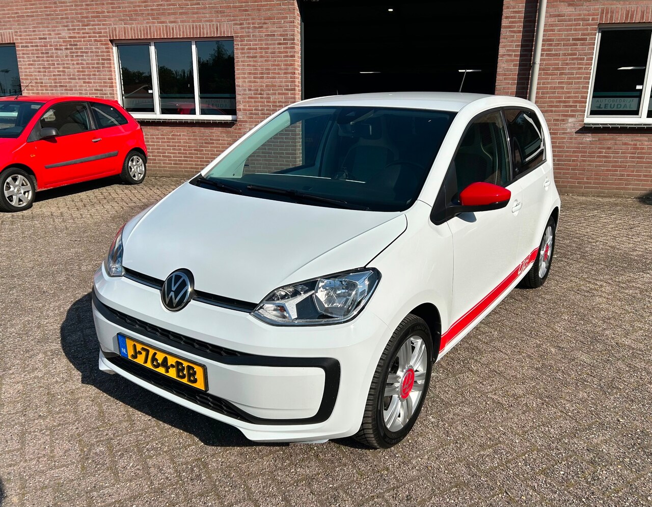 Volkswagen Up! - 1.0 beats // 132.000 km // Nieuwe APK !! - AutoWereld.nl