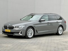 BMW 5-serie Touring - 530e xDrive Luxury Line / 90% SOH / 2.000 kg Trekgewicht / Elektrische Trekhaak Dealer ond