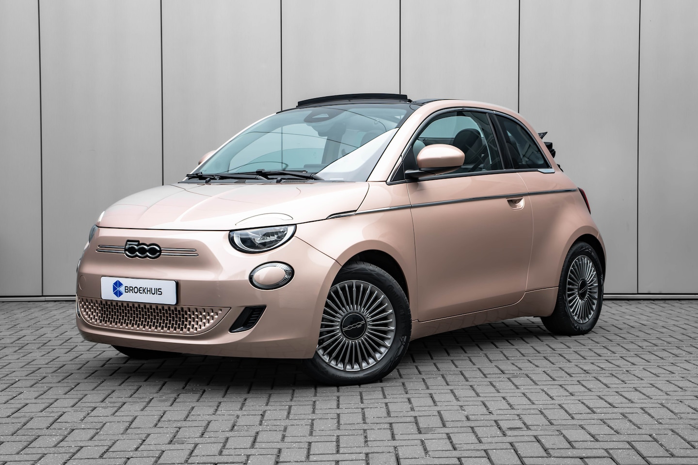 Fiat 500e - Cabrio Icon 42KWH l Uniek!! Slecht 82km! l Apple Car Play/Android l Climate Control l Cr C - AutoWereld.nl