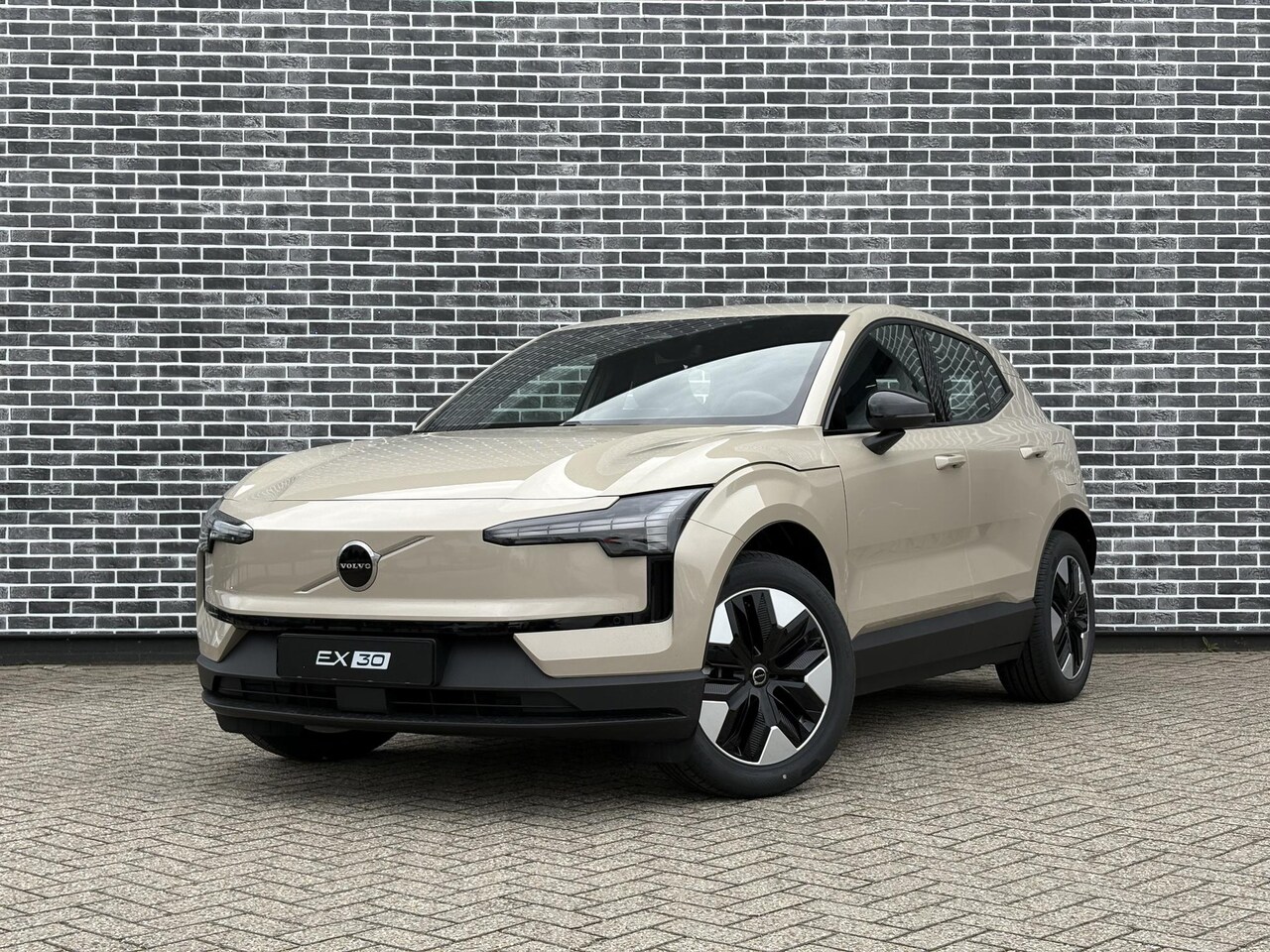 Volvo EX30 - P3 Plus Europa 51 kWh | Verwarmde voorstoelen en stuurwiel | Elektrisch verstelbare voorst - AutoWereld.nl
