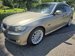 BMW 3-serie - 325i/AUTOMAAT/trelhaak/airco/CC/xenon-led
