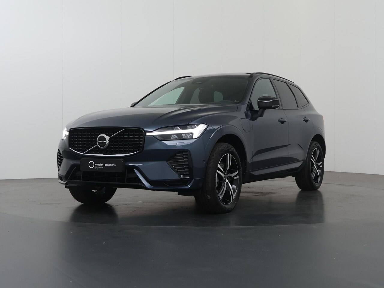 Volvo XC60 - 2.0 T6 Plug-in hybrid AWD R-Design | Panoramadak | Elek. Contour stoelen met Geheugen | HU - AutoWereld.nl