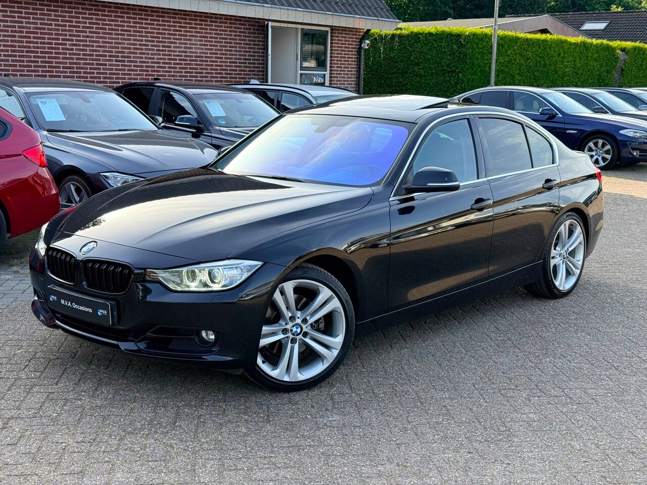 BMW 3-serie - 328i Executive Sport|Ketting vervangen|Cruise control|Flippers|Dakje|Airco|Navigatie|19 in - AutoWereld.nl