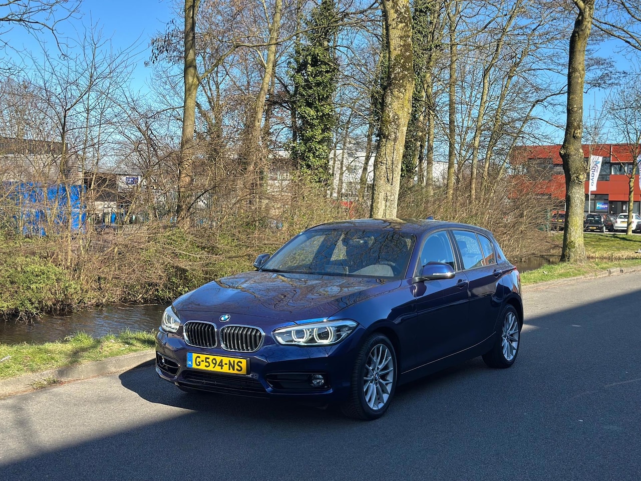 BMW 1-serie - 118i EXECUTIVE AUTOMAAT XENON/KEYLESS/NAVIGATIE! ORIGINELE KILOMETERS! - AutoWereld.nl