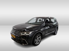 Volkswagen Tiguan - 1.5 TSI R-Line Business+ / Navi/ Parkeersensoren/ Trekhaak/ 19 inch velgen