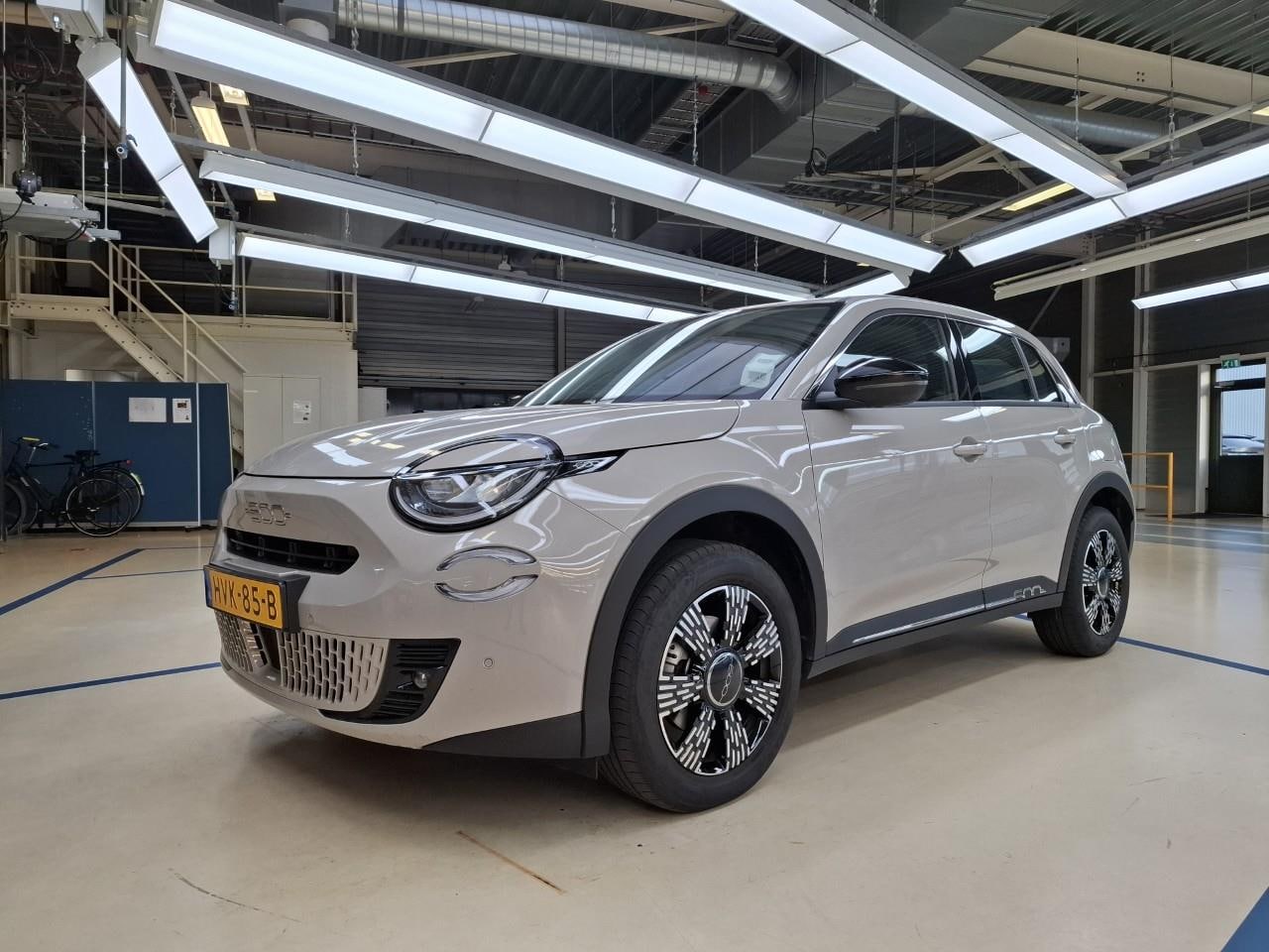Fiat 600 - 1.2 Hybrid Urban 110pk | Pack Style + Winter + Comfort | Navigatie | Stoelverwarming | Ach - AutoWereld.nl