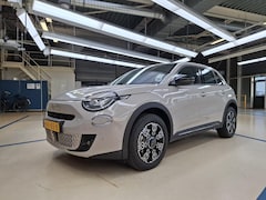 Fiat 600 - 1.2 Hybrid Urban 110pk | Pack Style + Winter + Comfort | Navigatie | Stoelverwarming | Ach