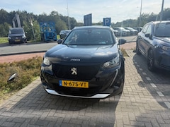 Peugeot e-2008 - EV Allure Pack 50 kWh Stoelverwarming | Camera | Climate | Cruise | 17" Lichtmetaal | Carp