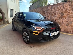 Fiat 600e - RED 54 kWh Digitaal Dashboard | Parkeersensoren Achter | Carplay | Climate Control | Cruis