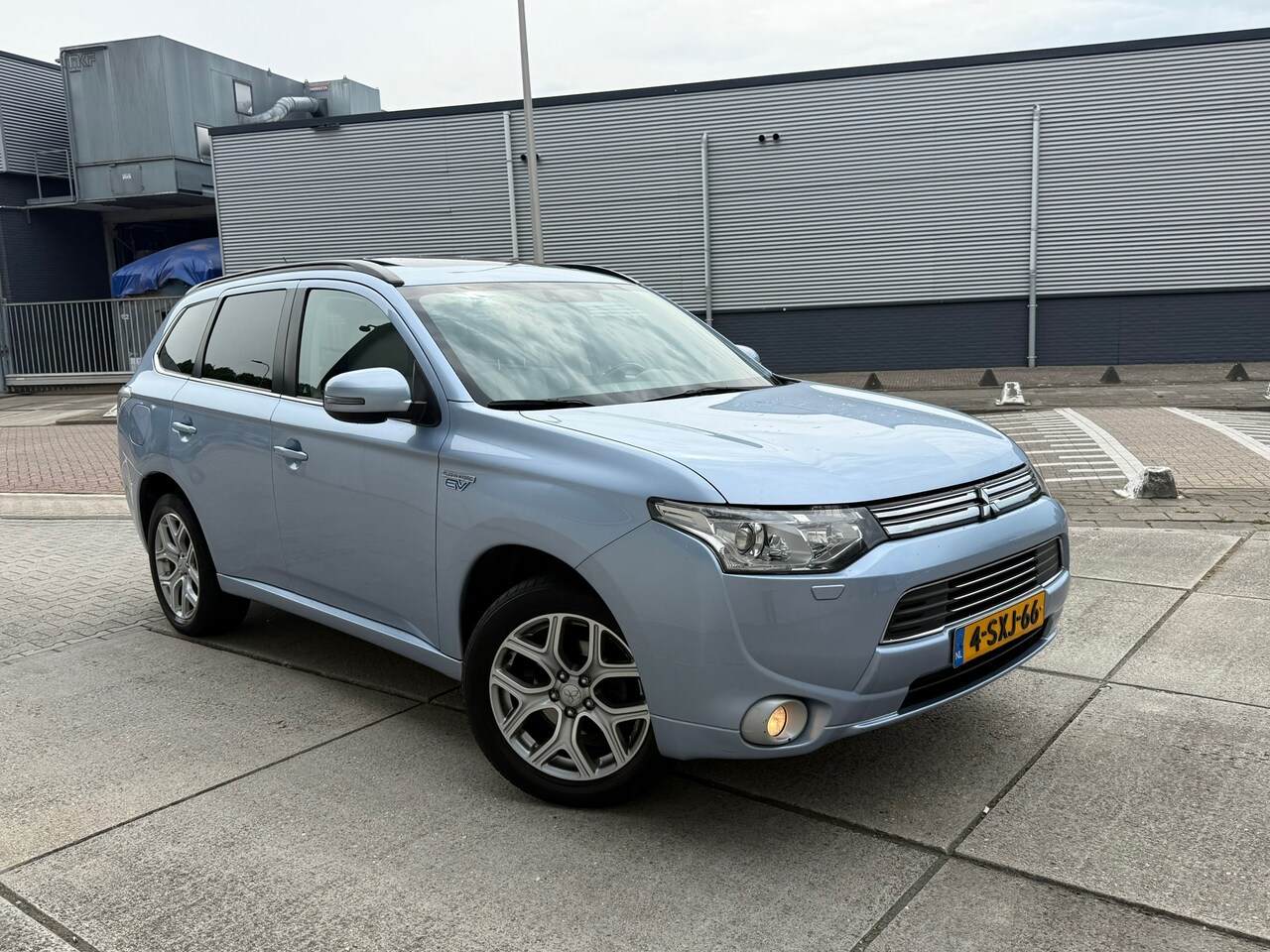 Mitsubishi Outlander - 2.0 PHEV Instyle DAK AUTOMAAT APK LEER AUTOMAAT - AutoWereld.nl