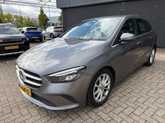 Mercedes-Benz B-klasse - 180 Launch Edition | Navigatie | Elektr. Stoelen | 360 Camera | Climate Control | Cruise C