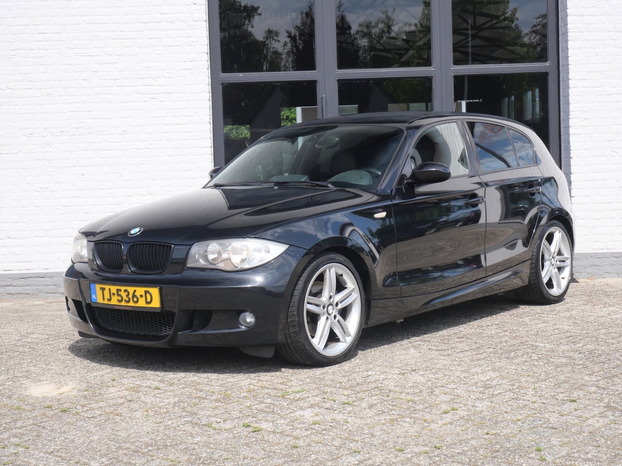 BMW 1-serie - 120i High Executive M-Pakket 187.000km !!! Ecc Sport Leder - AutoWereld.nl