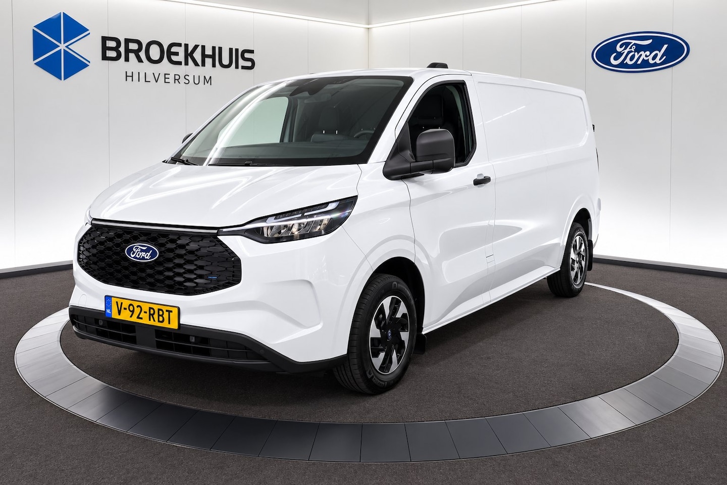 Ford Transit Custom - E-Transit 340 L2H1 Trend 71 kWh | Trekhaak | 2 AGM Accu's | Allweather banden - AutoWereld.nl