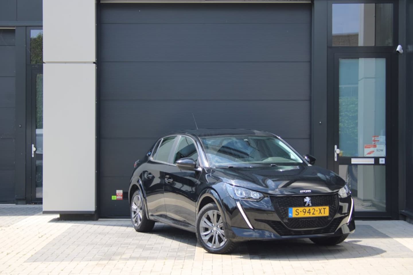 Peugeot e-208 - Active Pack - SOH 92% - Dealeronderhouden - APK 2027 - Carplay - Garantie - AutoWereld.nl