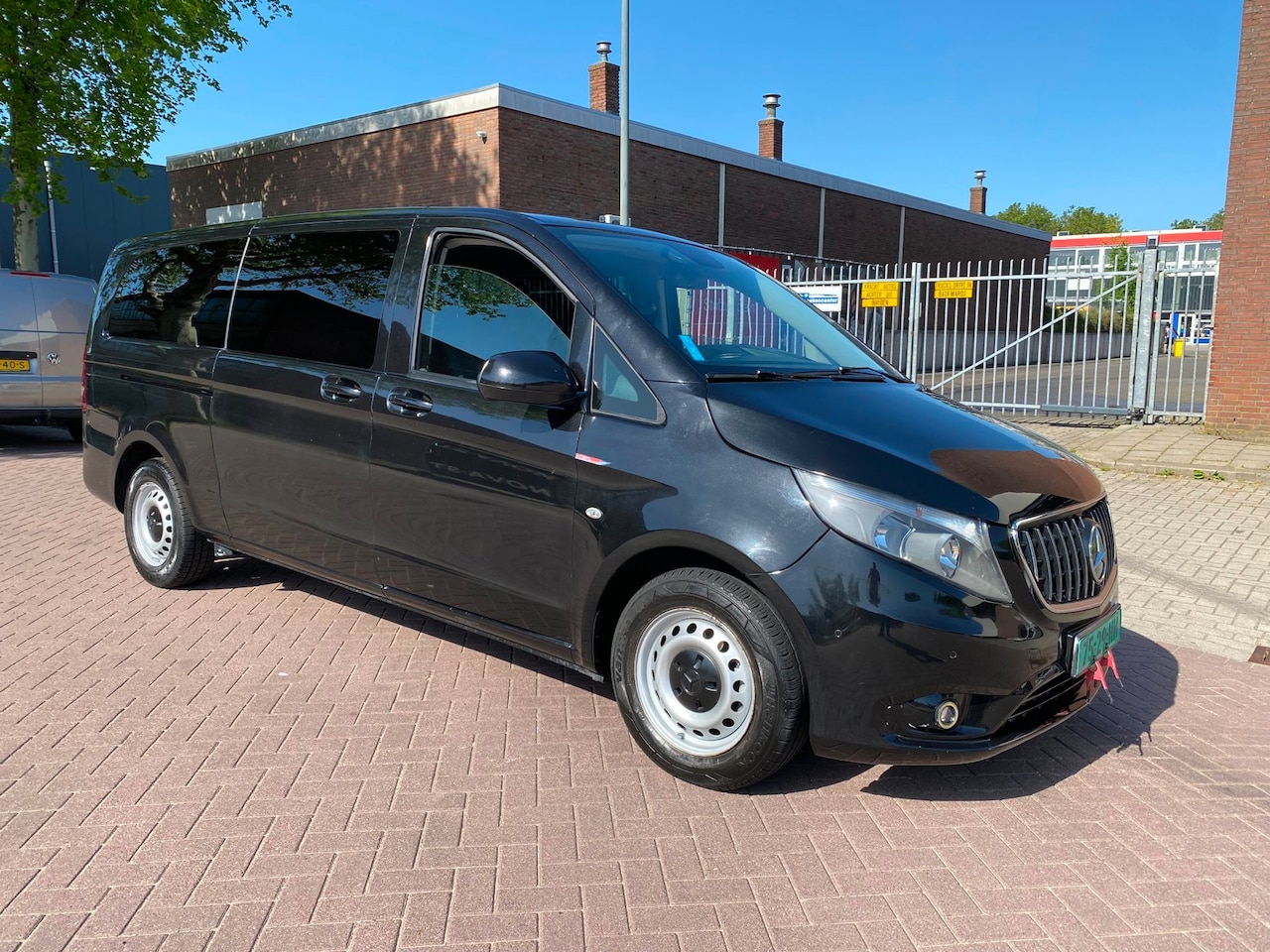 Mercedes-Benz Vito Tourer - 109 BlueTEC Base Extra Lang / 173.776 KM NAP / 2017 / Euro6 / Airco / 6bak / 9 personen Bu - AutoWereld.nl