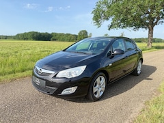 Opel Astra - 1.6 Turbo Cosmo CRUISE CONTROL / PARKEERSENS. / AIRCO / NIEUWE APK