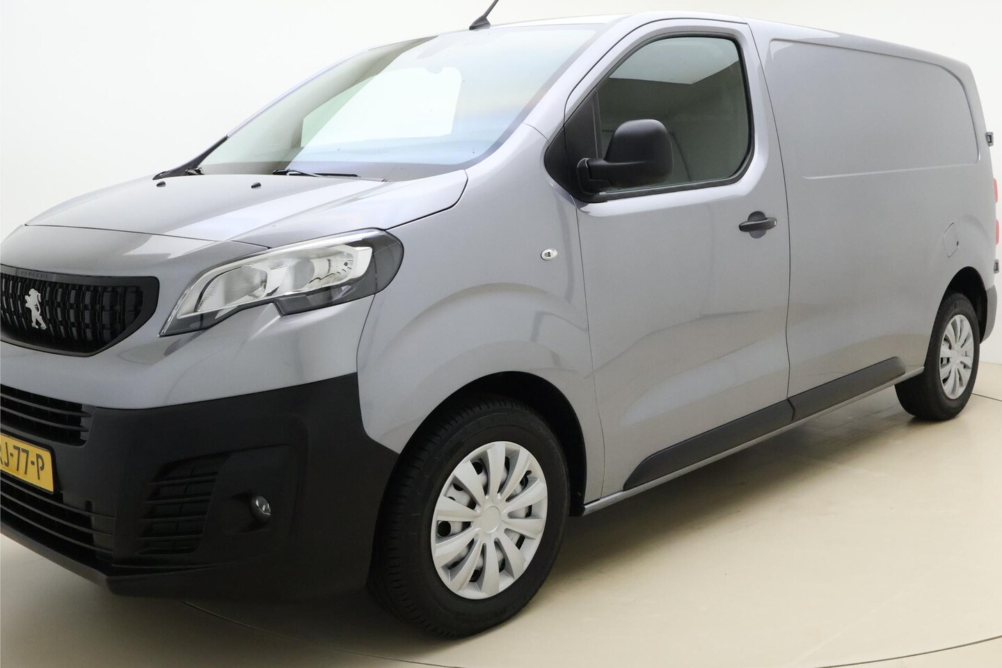 Peugeot Expert - 2.0 BlueHDI 145 Standard Premium | DEMO | Airco | Navigatie | Parkeersensoren achter | App - AutoWereld.nl