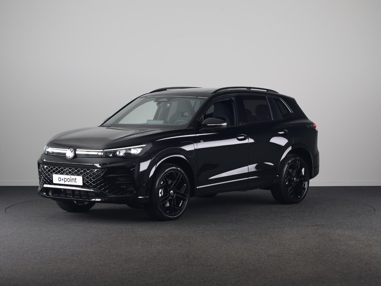Volkswagen Tiguan - R-Line Edition 1.5 eHybrid 150 kW / 204 PK SUV 6 v Head-Up Display | Panoramadak | Stoelve - AutoWereld.nl