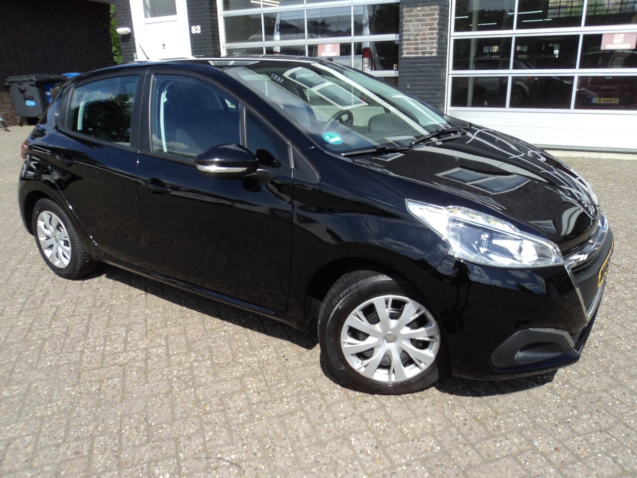 Peugeot 208 - 1.2 PureTech Blue Lion Cruise Navi Trekhaak - AutoWereld.nl