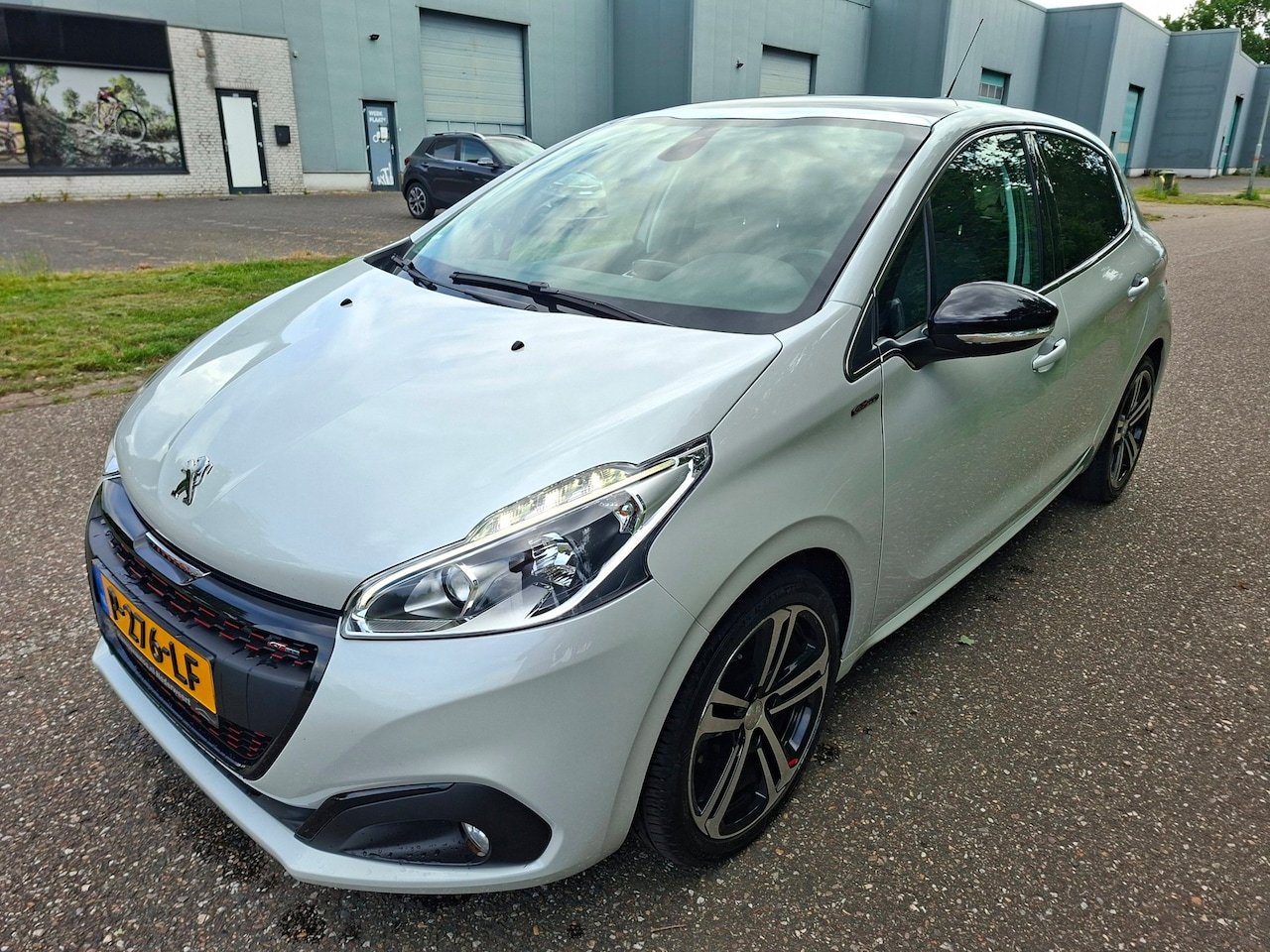 Peugeot 208 - 1.2 PureTech GT-line super mooi panorama dak - AutoWereld.nl