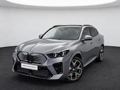 BMW iX2 - xDrive30 M Sport / Trekhaak / Panoramadak / Sportstoelen / Comfort Access / Achteruitrijca