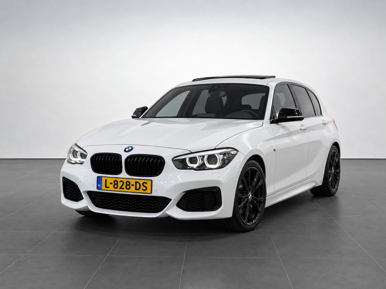 BMW 1-serie - BMW M135i AUTOMAAT | M-SPORT | SCHUIF-/KANTELDAK | NAVI PROFESSIONAL | KEYLESS ENTRY | MEM - AutoWereld.nl