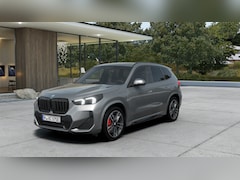 BMW X1 - xDrive25e M Sport Automaat / Panoramadak / Trekhaak / Sportstoelen / Head-Up / Adaptieve L