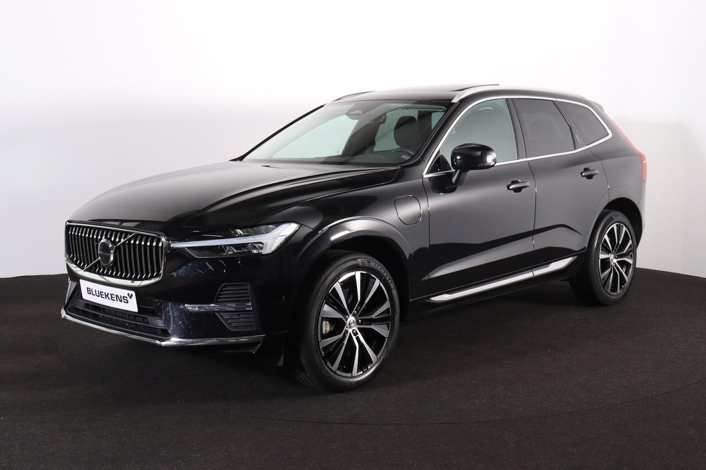 Volvo XC60 - T6 Recharge AWD Inscription Expression - Panorama/schuifdak - IntelliSafe Assist - Verwarm - AutoWereld.nl