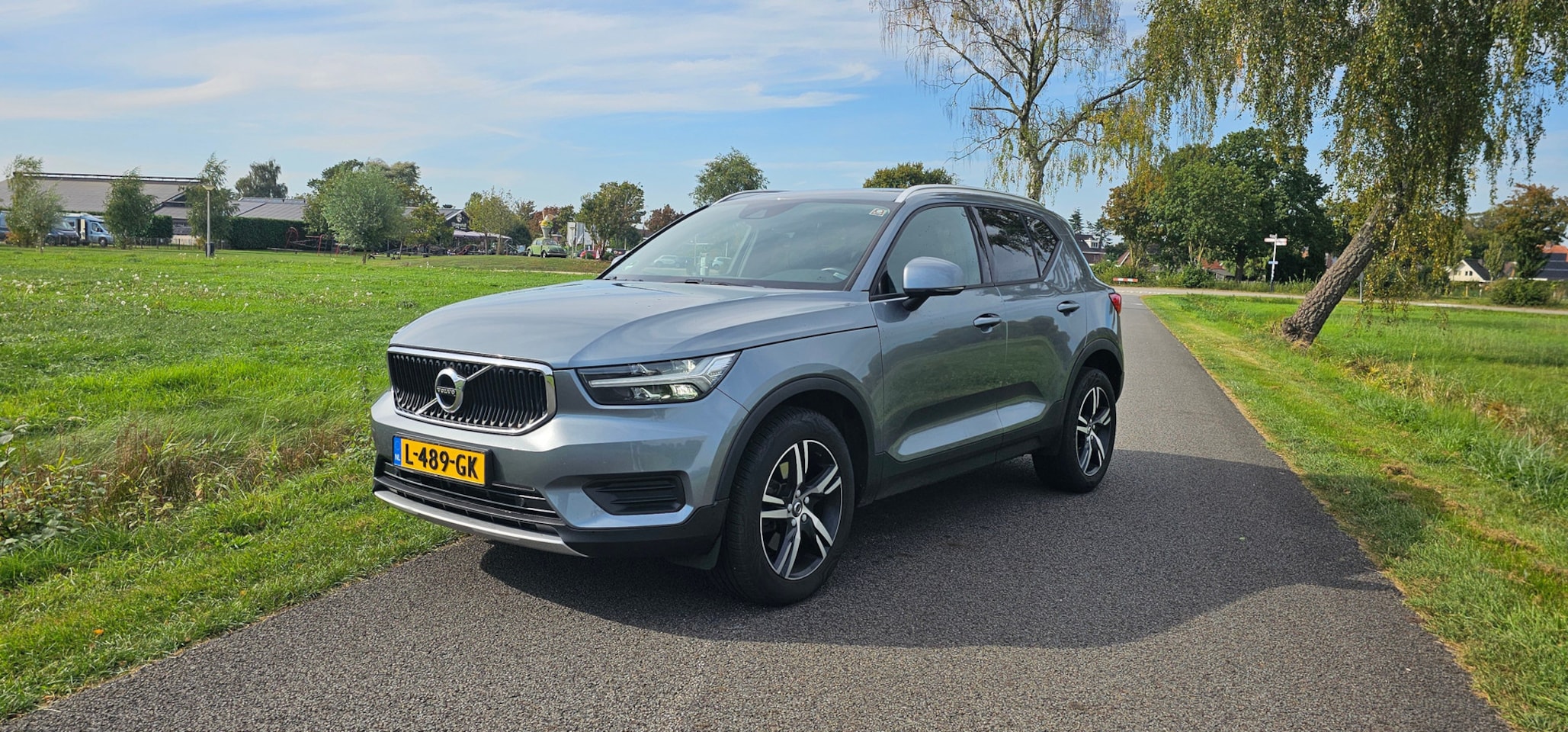 Volvo XC40 - 2.0 T4 Momentum Pro 1800KG Trekgewicht / Trekhaak / Stuur -en Stoelverwarming / Achterbank - AutoWereld.nl