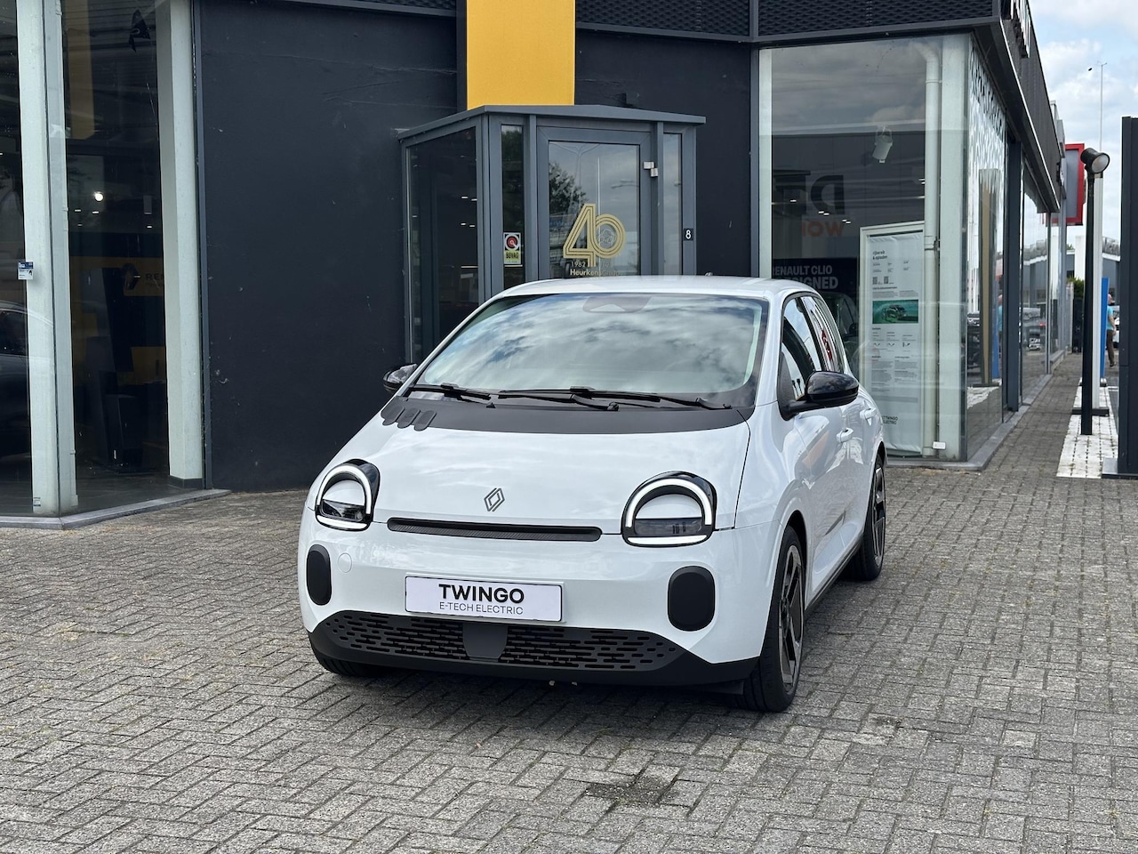 Renault Twingo - Techno 80pk Urban Range l V2G l 8 jaar batterijgarantie! | 18" velgen | Snel leverbaar - AutoWereld.nl