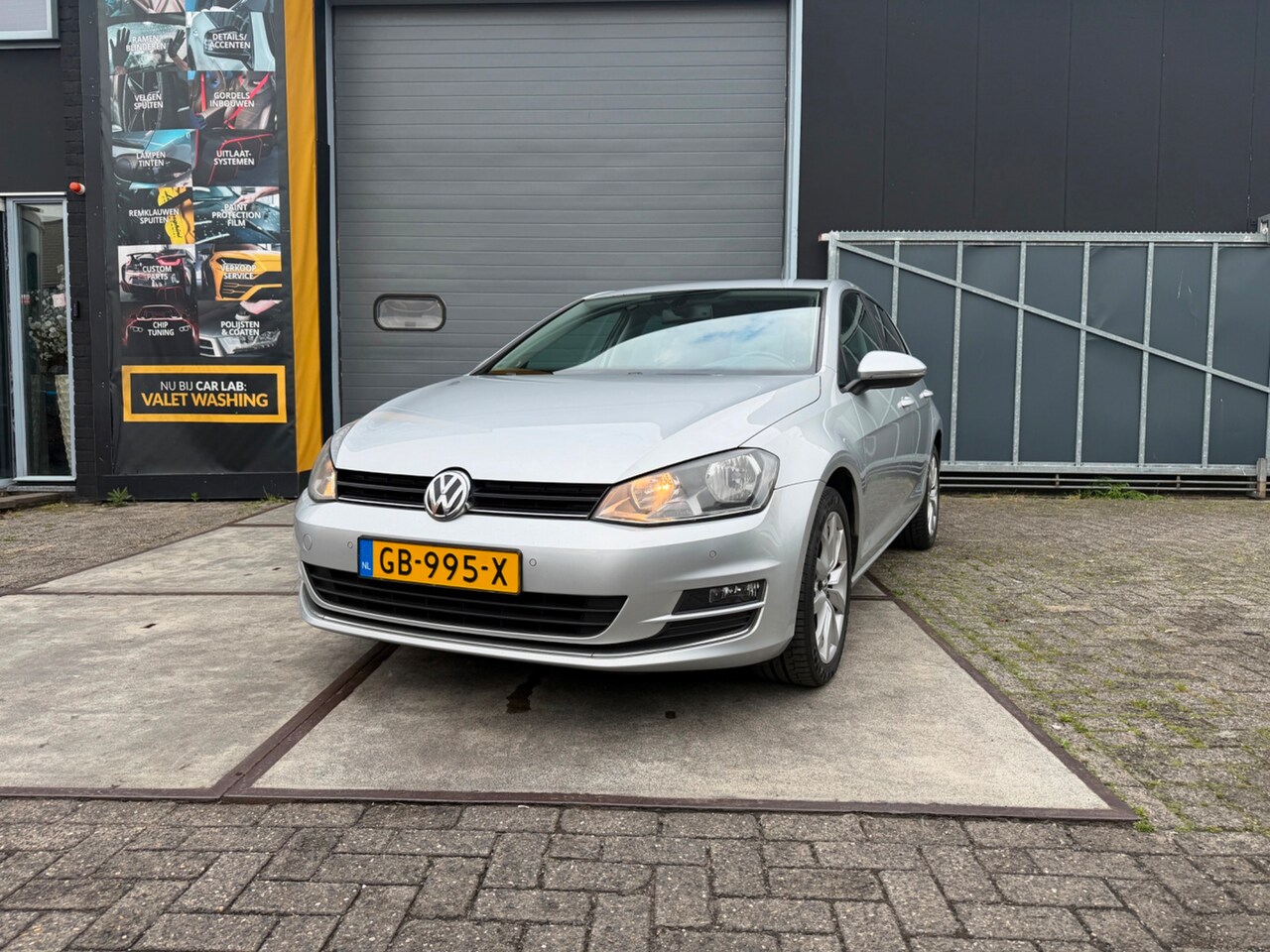 Volkswagen Golf - 1.2 TSI Business Edition | Massage | Half leder | Achteruit rij camera | APK - AutoWereld.nl