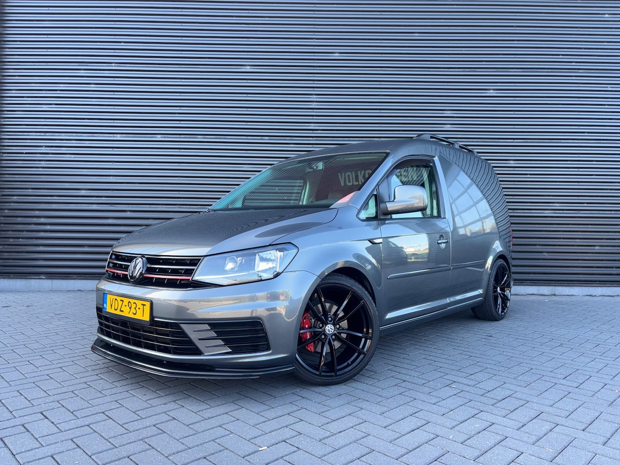 Volkswagen Caddy - 2.0 TDI |185 PK| APPLE CARPLAY| LEDER| SCHROEFSET| AFNEEMBARE TREKHAAK| CRUISE| MAXTON PAK - AutoWereld.nl
