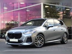 BMW 2-serie Active Tourer - 218i M Sport Automaat / Sportstoelen / Achteruitrijcamera / Adaptieve LED / Comfort Access