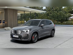 BMW iX1 - eDrive20 M Sport / Sportstoelen / Comfort Access / Harman Kardon / Head-Up / Getint glas /