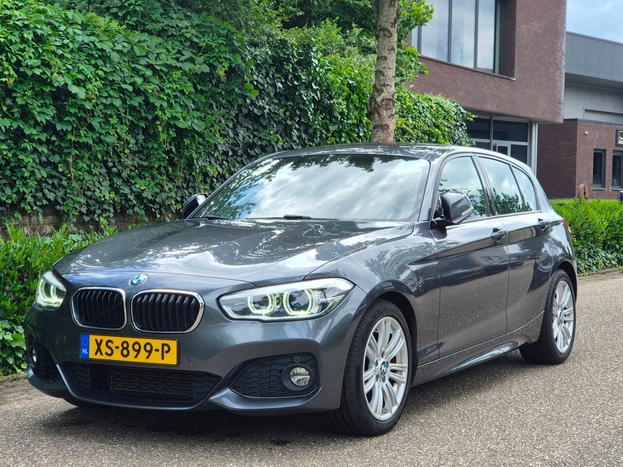 BMW 1-serie - M Sport Apple CarPlay 1/2 Alcantara Centennial High Executive - AutoWereld.nl