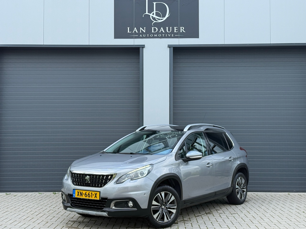 Peugeot 2008 - 1.2 PureTech Allure / PANORAMADAK / CARPLAY PDC - AutoWereld.nl