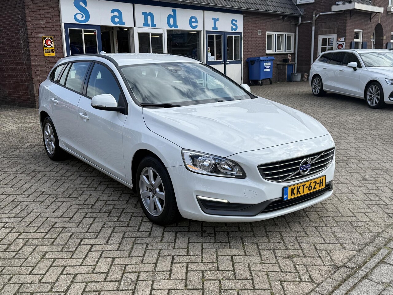 Volvo V60 - 1.6 T3 Kinetic 1.6 T3 Kinetic - AutoWereld.nl