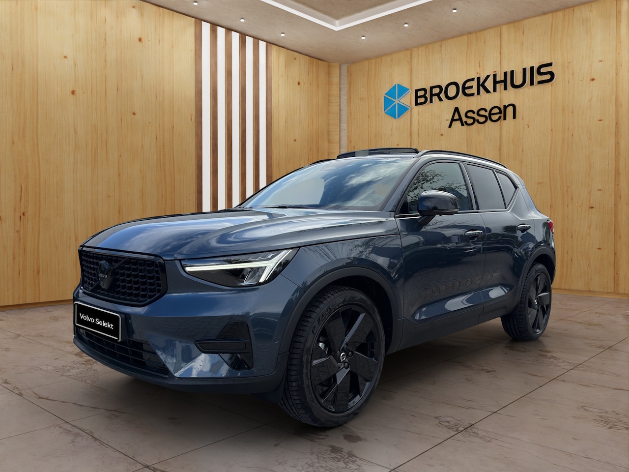 Volvo XC40 - 2.0 B4 Plus Black Edition | Trekhaak | Panoramadak | Stoel + Stuur Verwarming | 360 Camera - AutoWereld.nl