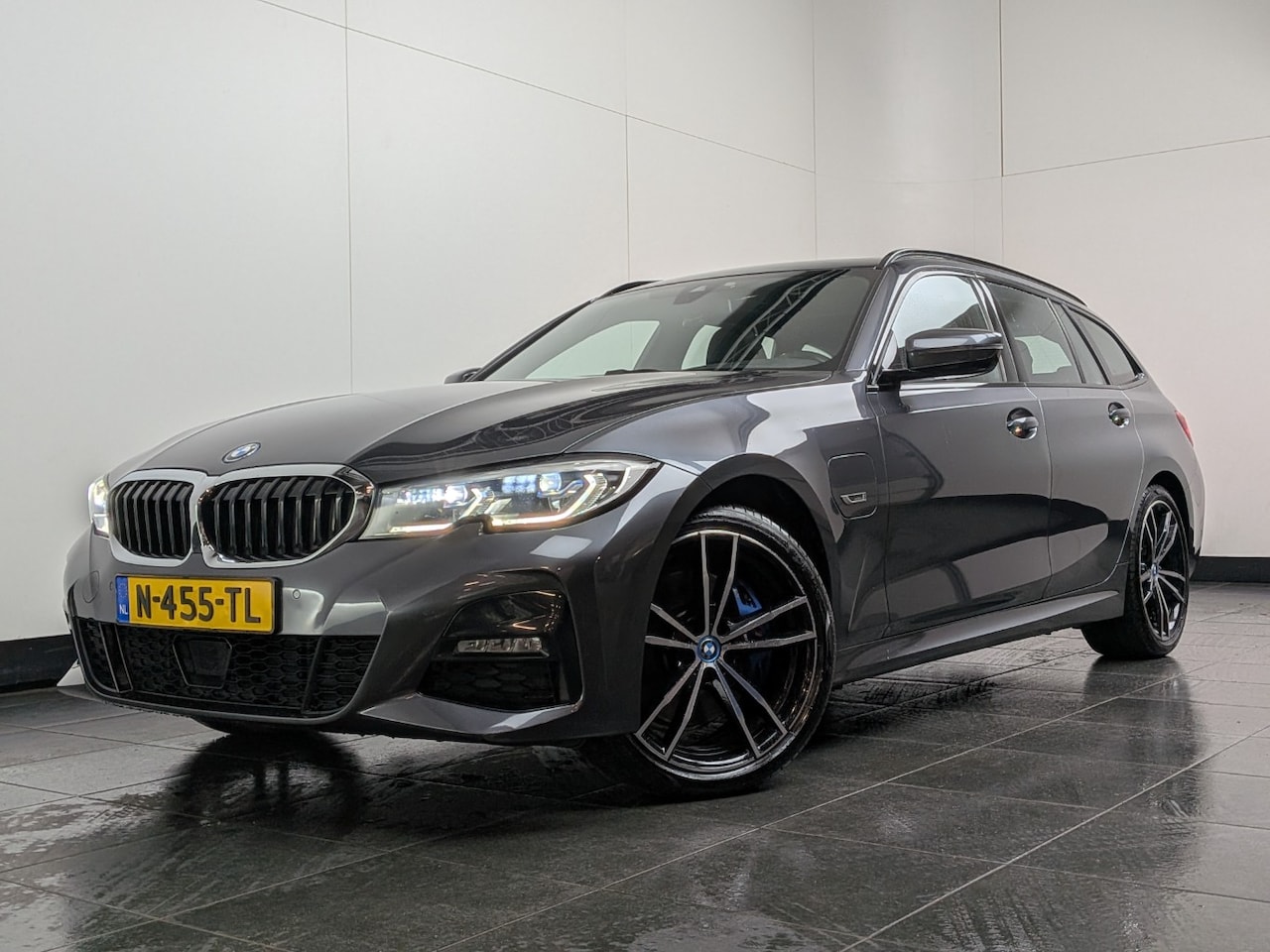BMW 3-serie Touring - 320e Business Edition Plus M Sport Plus l 1e Eigenaar l Pano Dak l Leder l Head up l Trekh - AutoWereld.nl