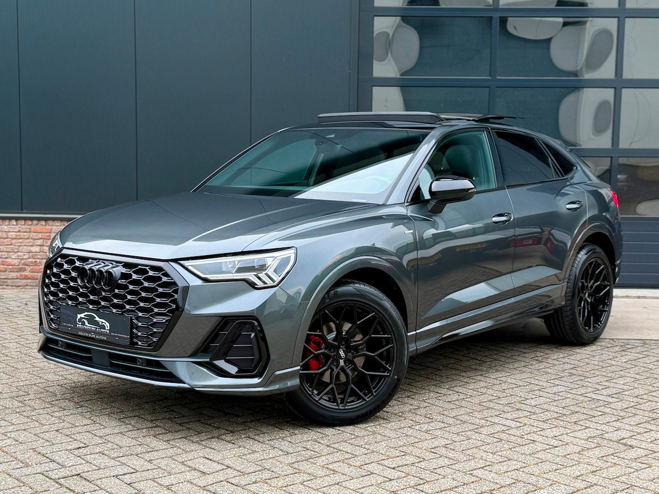 Audi Q3 Sportback - 35 TFSI S-Line 150 pk Blackstyle/pano/Camera/sfeerverlichting - AutoWereld.nl