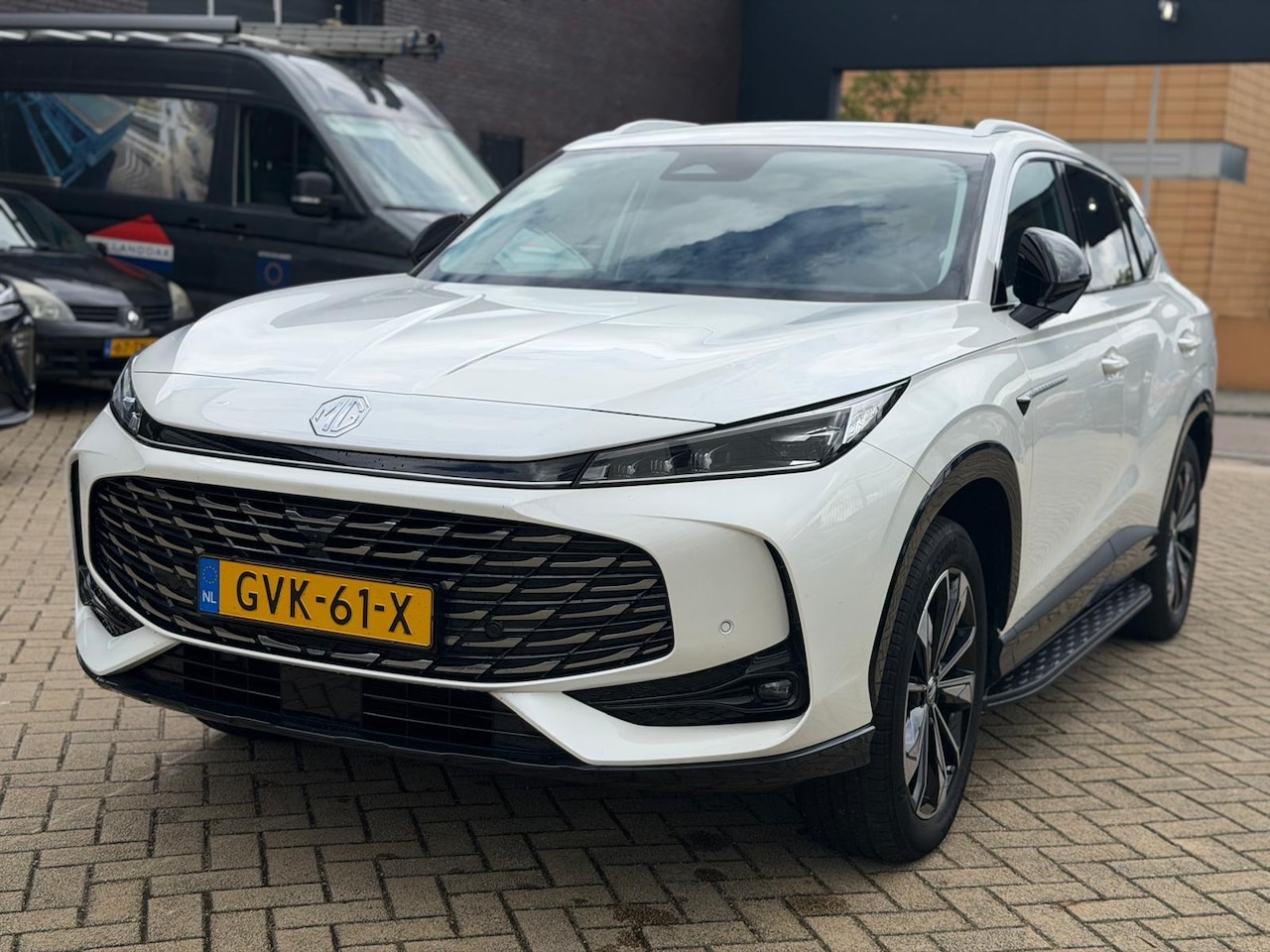 MG MG HS PHEV - 1.5 Luxury | 100km Electrisch | Led Koplampen | Navi | CarPlay | 360 Camera | Stoelverwarm - AutoWereld.nl