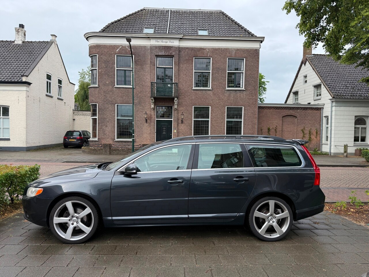 Volvo V70 - 1.6 T4 Limited Edition AUTOMAAT LEER DEALER ONDERHOUDEN - AutoWereld.nl