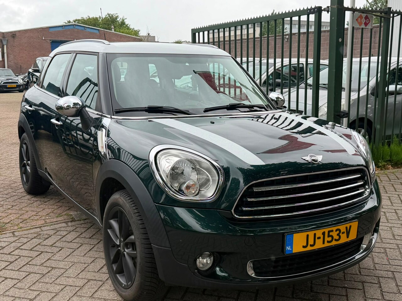 MINI Countryman - 1.6 Cooper Pepper Zeer netjes airco elektrische ramen cv op afs - AutoWereld.nl