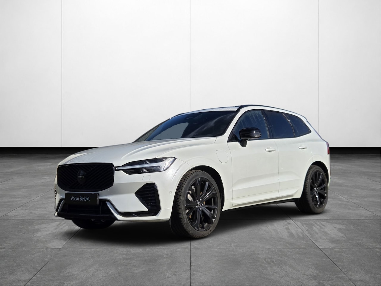 Volvo XC60 - 2.0 T6 Plug-in hybrid AWD Ultra Black Edition | Luchtvering | Trekhaak | 360 cam | Pano | - AutoWereld.nl