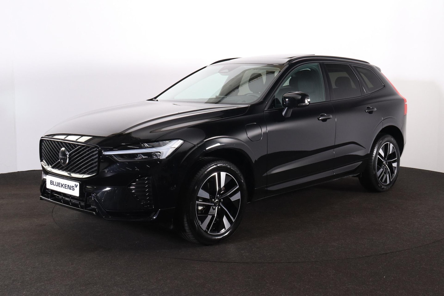 Volvo XC60 - T6 Recharge AWD Plus Dark - Panorama/schuifdak - IntelliSafe Assist & Surround - 360º Came - AutoWereld.nl