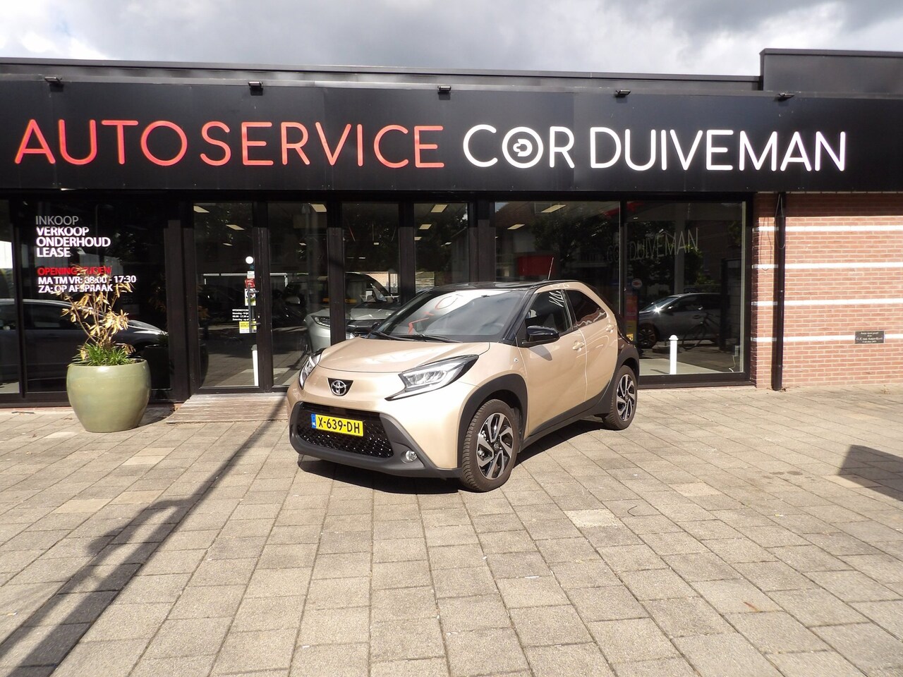Toyota Aygo X - 1.0 VVT-i S-CVT Pulse EERSTE EIGENAAR NIEUW GELEVERD VOLLEDIG ONDERHOUDEN INCL AFLEVERING - AutoWereld.nl